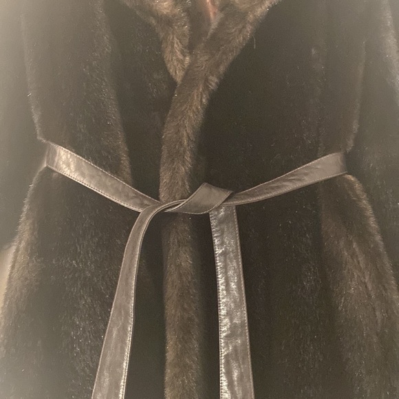 EUC Vintage Faux Fur Coat - Picture 2 of 12